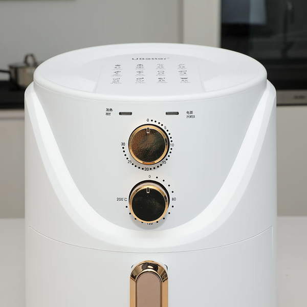 White Smart Air Fryer Rapid Frying 4.5L 8 Presets One Touch Robot
